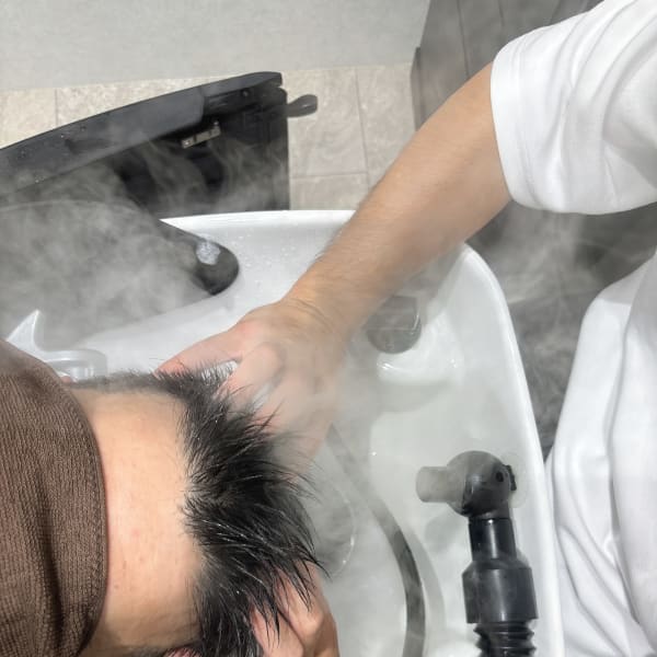 ヘッドスパによる血行促進、毛穴の洗浄、頭皮の緩和など髪の土壌となる根元から改善アプローチ!!|Root.Lab private hairsalon