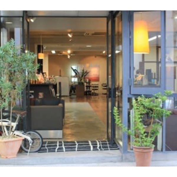 落ち着きのある雰囲気から店内に入るとそこは美容熱でいっぱい★|SARA 徳山店