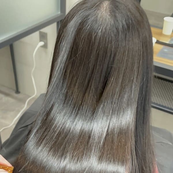 スタイリングを楽に♪ボリュームダウンにも最適な《縮毛矯正》《酸性ストレート》|Cecil hair 神戸元町店【セシルヘアー】