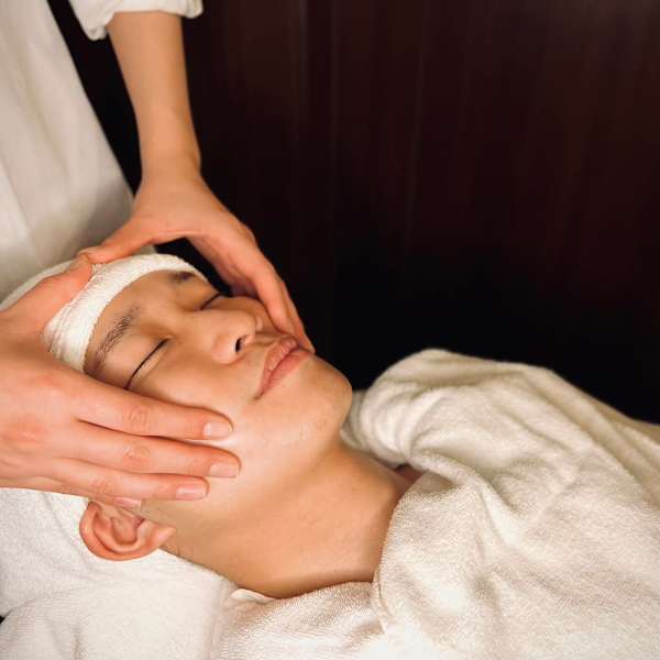 [小顔効果] メンズでは珍しい痛気持ちいいフェイシャルマッサージ　|ヒロ銀座BARBER SHOP 秋葉原店
