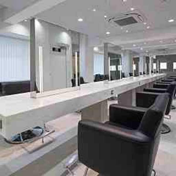 【Aujuaソムリエ在籍!!】ベテラン女性スタッフ多数!!高技術カット&ケアで家でも思い通りのスタイ|cheri