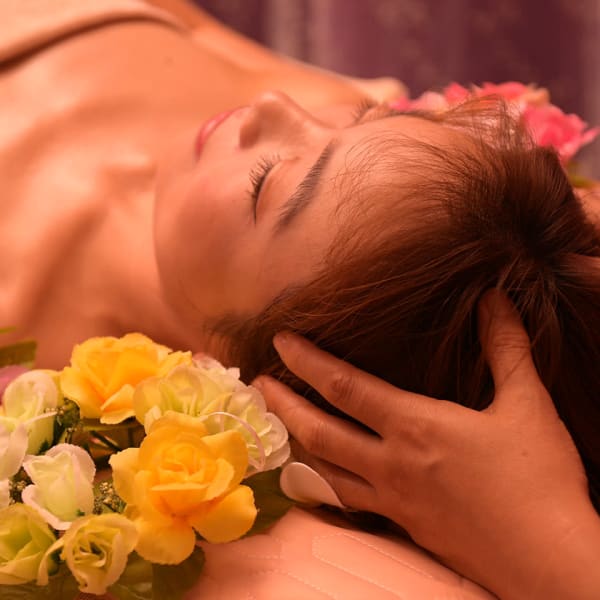 極上のヘッドスパ、頭皮を癒し☆身体と頭を揉みほぐし★頭痛、眼精疲労・小顔リフトUPリラックス効果的◎|気楽～アロマリンパオイルマッサージ×もみほぐし～栄店