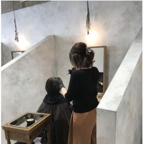 一人のスタイリストが仕上げまで担当|半個室型美容室 Sourire 柚須店