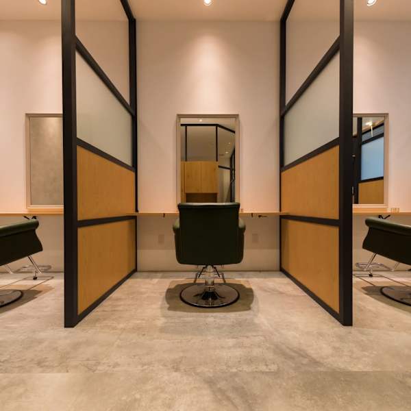 リラックスできる個室あり|半個室 rire hair 千早店