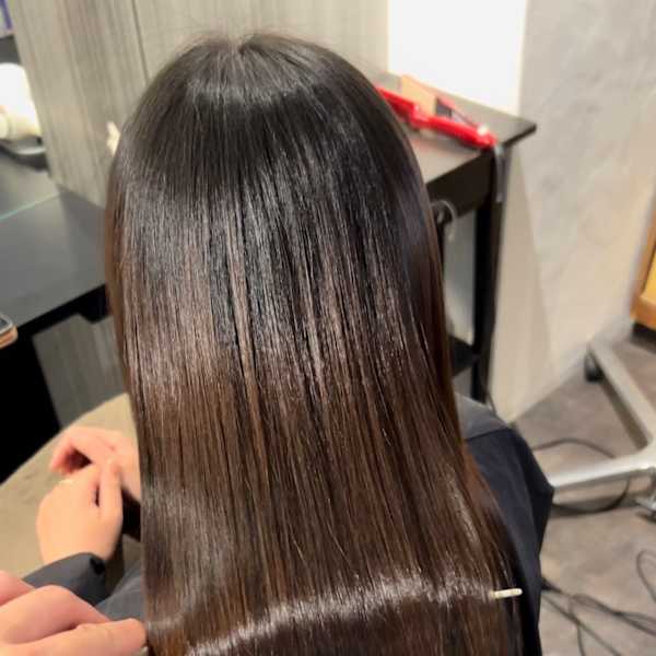 何十回のトリートメントより一回の縮毛矯正でツルツルのサラッサラに出来ます★|es 西梅田