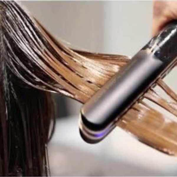 【CAREPRO】髪の深部までトリートメント成分を届かせるトリートメント促進導入アイロンで効果をグン|Flan hair 箱崎店