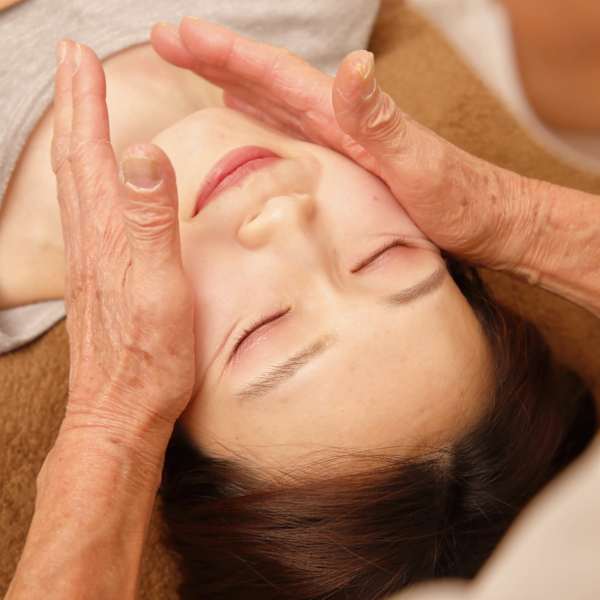 【初回限定★二重顎/フェイスラインが気になる方に♪小顔＋ヘッド＋骨盤矯正60分￥5800|やえざきカイロプラクティック