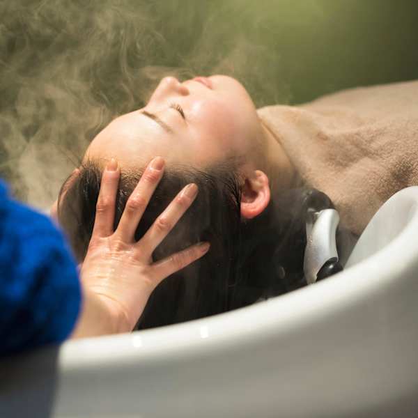 フルフラットシャンプー台での極上SPAが人気♪日頃の疲れを癒します|TRAN9UIL n.v.