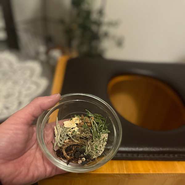 オリジナルハーブ入りよもぎ蒸し|aroma salon 木花咲・mokkasaku