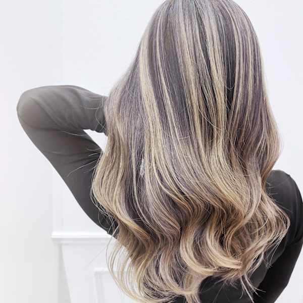 外国人風バレイヤージュカラー/トレンドのインナーカラーでワンランク上のスタイルを楽しむ♪|美容室KISEI 泉セルバテラス店