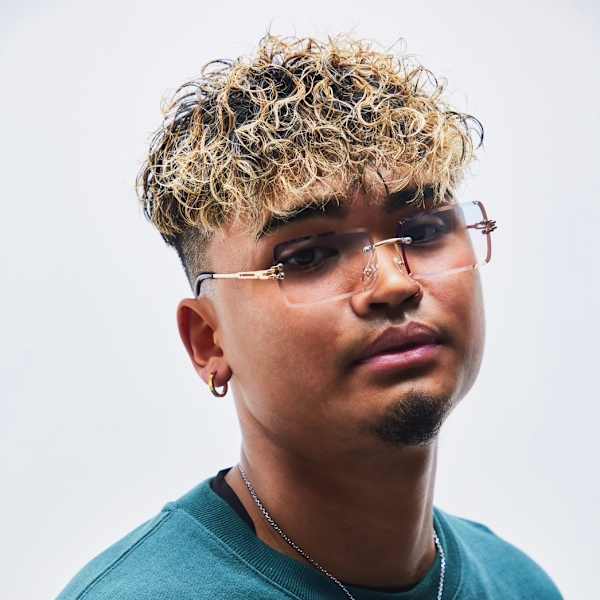 【ハイセンスなパーマやカラー】ダブルライセンスによるエッジの効いたパーマや大人気のホワイトメッシュ|メンズサロン GNASTY by DAMDEE TOKYO