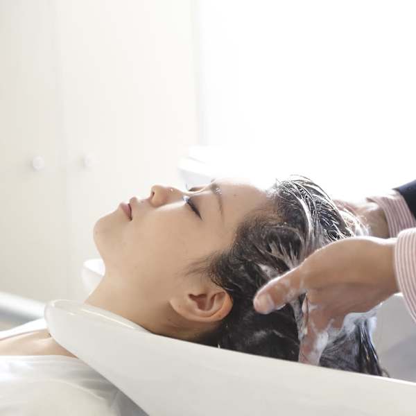 【日頃の疲れやストレス解消に★】頭皮に癒しのトリートメント&マッサージ★|HAIR & MAKE EARTH 秋田新国道店