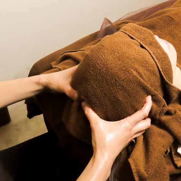 人気のオプション♪ドライヘッドスパ★足裏・ハンドリフレクソロジーが無料で組合せ可能です♪|リラクゼーションサロン リスブラン 銀座新富町店