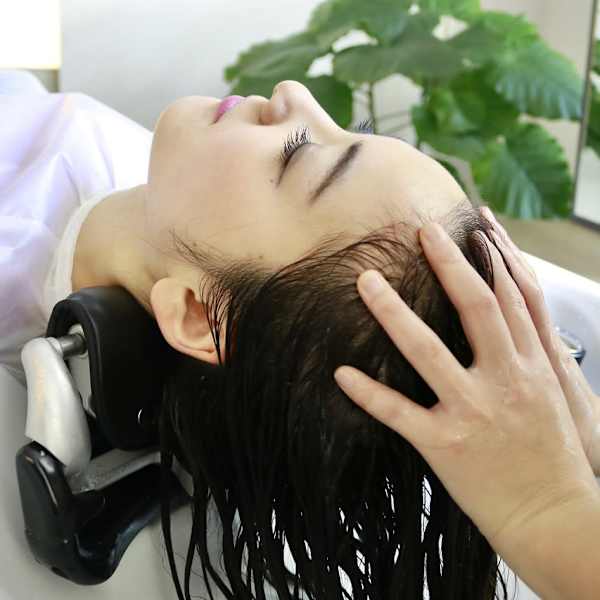 頭皮環境を整えるヘッドスパも!リラックスできる癒し空間でご案内♪|Euphoria 銀座本店 Smart Salon【ユーフォリア】