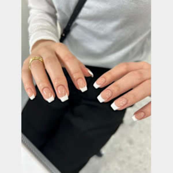 **王道フレンチ**|ネイルサロン Zina nail 豊洲3号店【パラジェル/フィルイン導入】