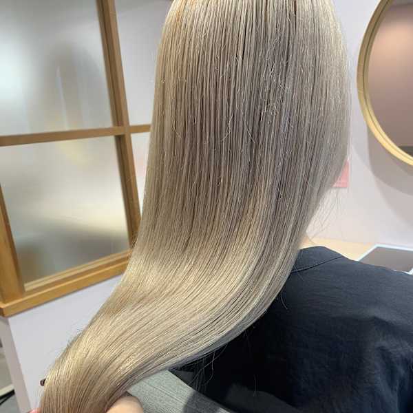 透明感ダブルカラー＋カット＋高濃度美容液ヘアエステ／赤みを抑えて自然に馴染む色味に♪|Neighbor