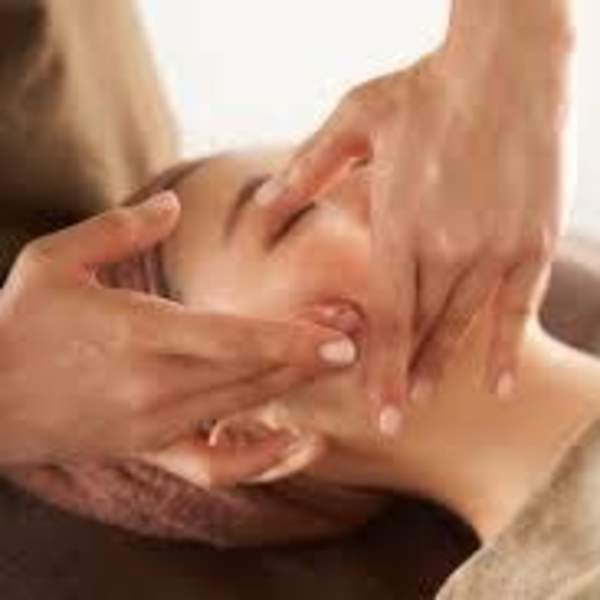 キュッとした小顔フェイスラインをキレイに|ビューティーハウス ミラクル