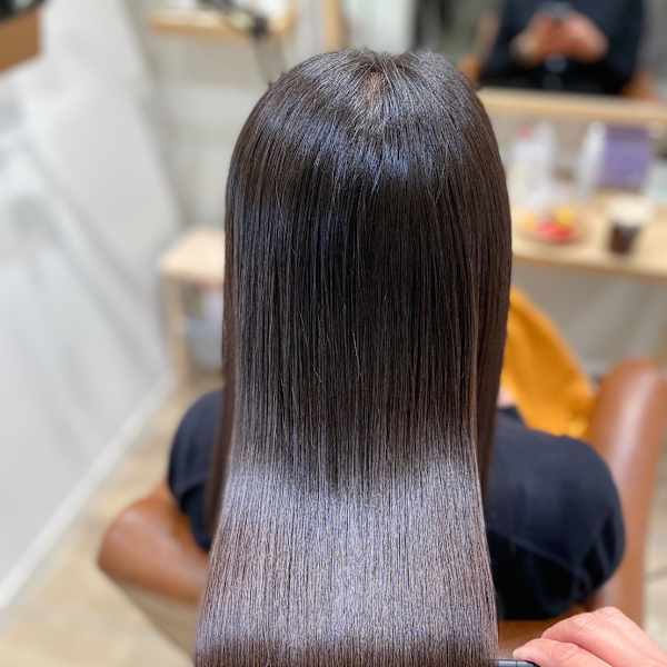 ダメージ補修、憧れの美髪へ。美髪改善プレミアムエステで、理想の髪質を手に入れる。|AMBIENT