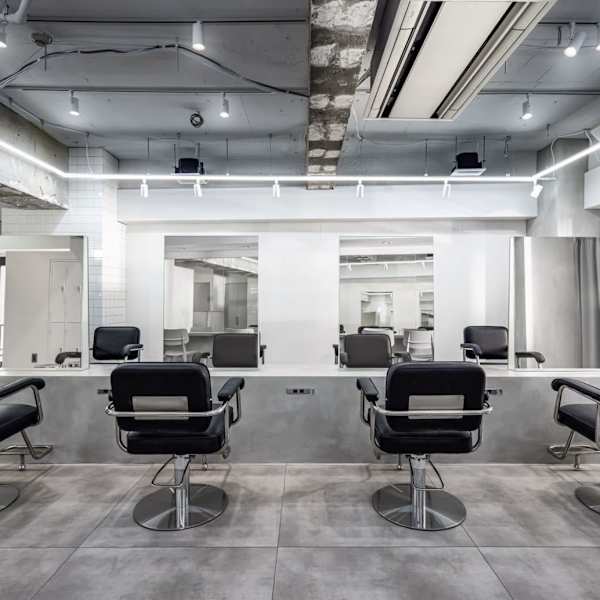 【本日空き有り◎】スタイリッシな店内であなた史上最高のヘアスタイルをご提案します|メンズサロン LUVISM by fifth大宮店