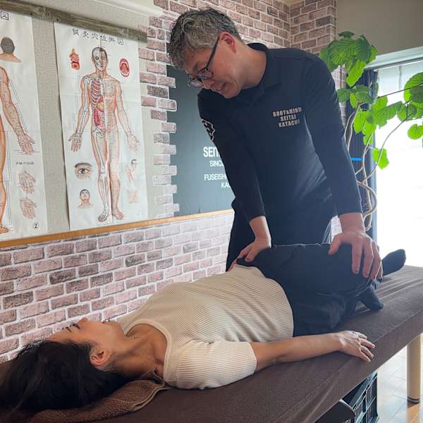 女性に大人気の骨盤矯正！履けなくなったズボンも入る様になったとか・・・|整体院 形