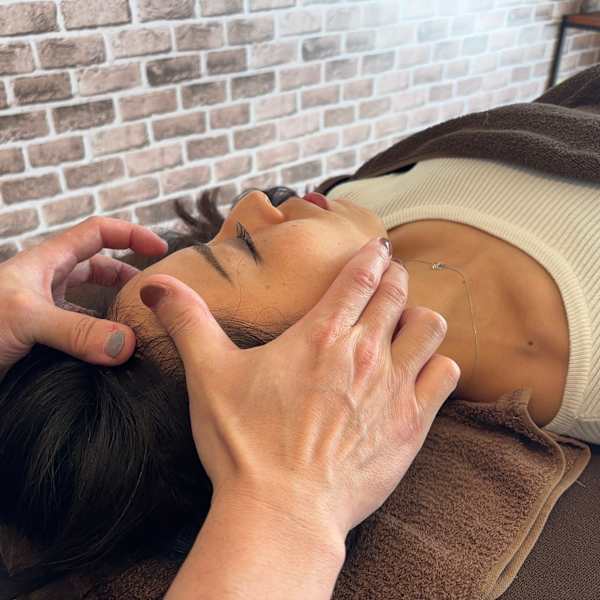 シンメトリーでスッキリ整ったお顔立ちに！|整体院 形