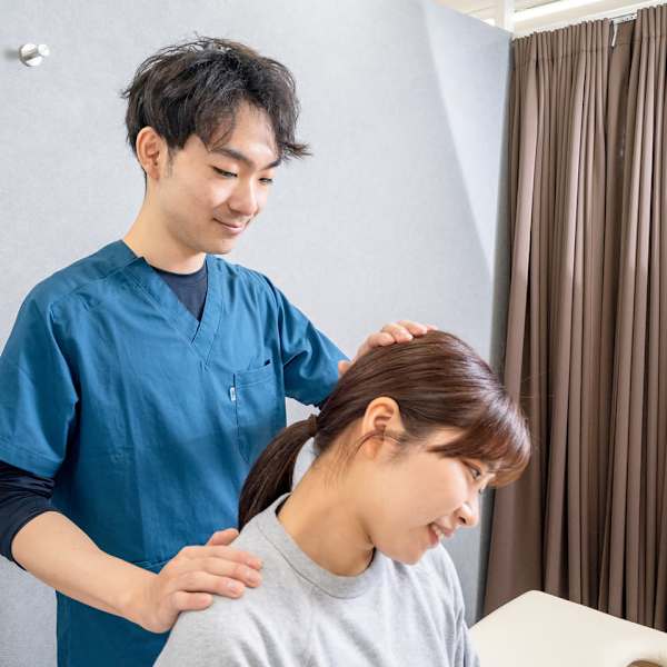 ボキボキしないオーダーメイドの骨格矯正で辛い肩こりを根本から改善します！|ミライズ整体院 三宮駅前院
