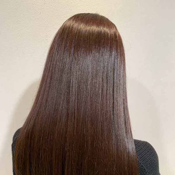 【プレミアムストレート】新感覚の縮毛矯正!潤いがあるのに、癖はしっかり伸びてとても自然な仕上がり|Lusso libera 池袋店