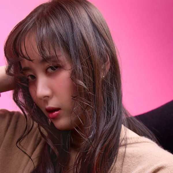 動きと抜け感をつくるゆるふわレイヤーパーマ◎完全プライベート空間で髪質改善と似合わせ提案を|UNE ATTACHE