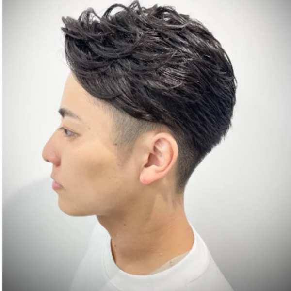 フェードカットやツーブロック、スパイラルパーマやダブルカラーなど20~40代から圧倒的支持◎|【シェアサロン】 LIBERTY SHARE BARBER 銀座