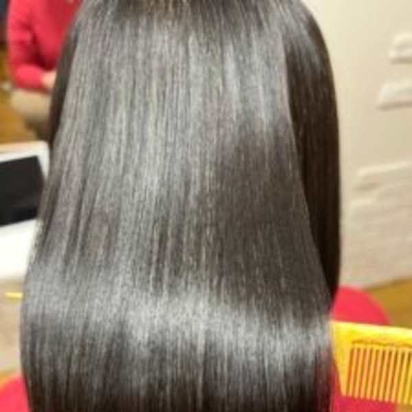 くせ毛に悩む大人女性へ|天王寺の大人女性向け縮毛矯正&髪質改善サロンAtoyr