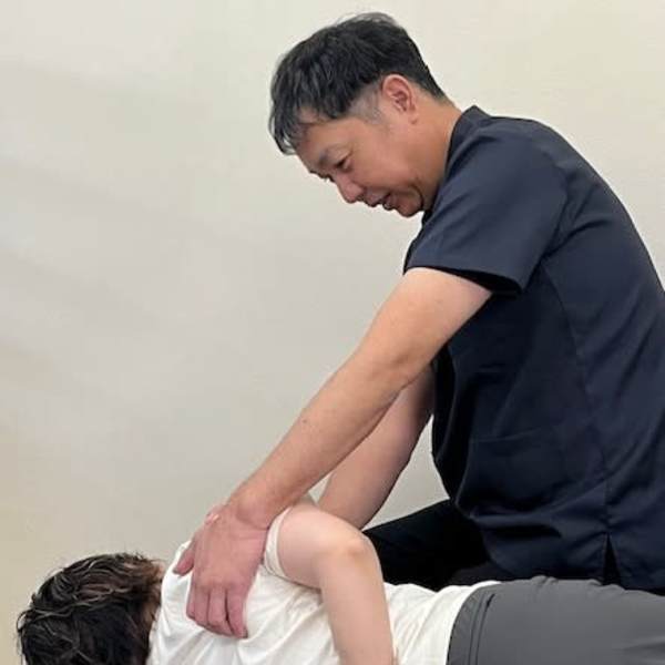 背骨、骨盤を正してオモイ、ツライとサヨナラしませんか！！|カイロプラクティック 総癒館 成和院