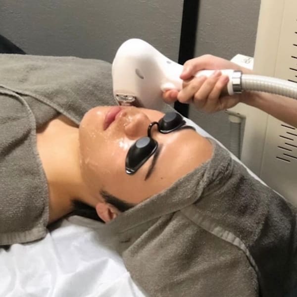 【毎日のヒゲ剃りから解放!】顔脱毛で清潔感ある素肌へ|メンズサロン LUZ