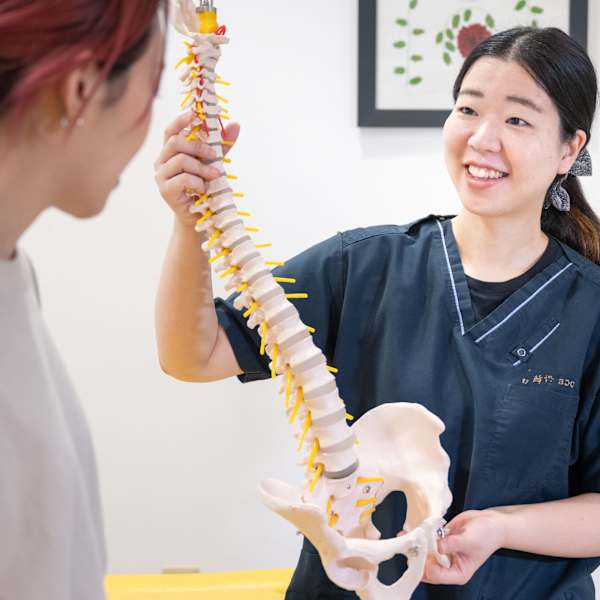 姿勢から整える本格整体で、首・肩こりや頭痛を根本からケア。デスクワーク疲れに◎|背骨labo 恵比寿整体院