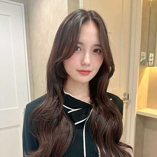 ミディアム・ロングヘアのカットが得意|ii+U 銀座 【アイユー ギンザ】