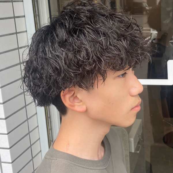 ■一発でお洒落になるトレンド×似合わせのメンズパーマスタイル◎|Steps