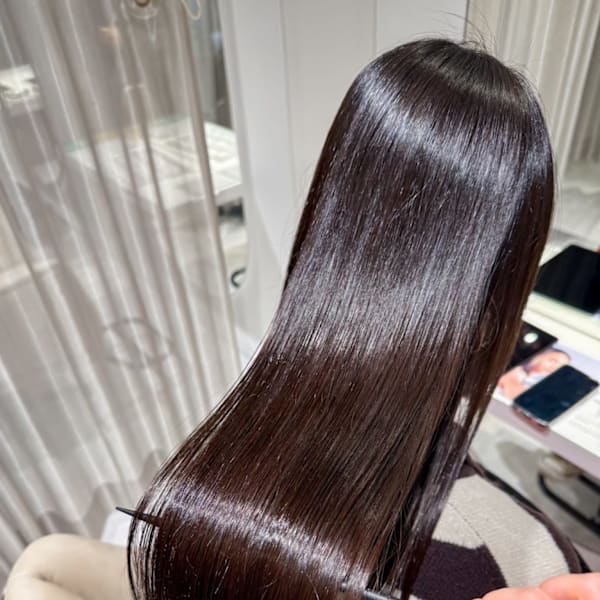 湿度ゼロでも艶感MAX、シルクストレート革命。|＆Fine hair beauty 玉島店