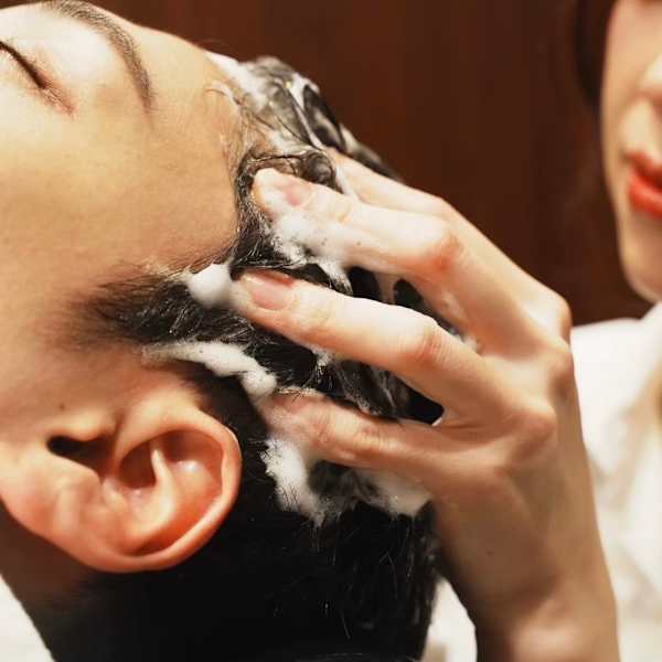 日頃の疲れを癒やす極上ヘッドスパ!眼精疲労や頭痛に効果的!/ヒロ銀座/理容室/メンズ|ヒロ銀座ヘアーサロン神田店