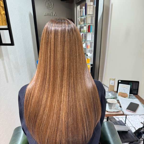 《高品質トリートメント》カシミヤ、水素など潤いあふれるツヤツヤな髪へと導きます。|Alma