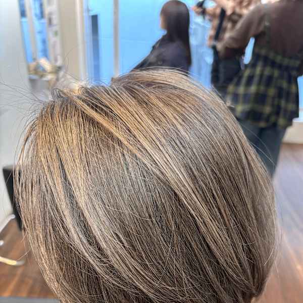 白髪を美しく染めるカラー剤、カラー技法|BLOCK hairmake