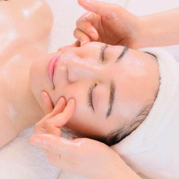 【小顔×美肌】毛穴洗浄とEMSでうるツヤ最強水光美肌|Hare&エステティックサロンよもぎ蒸し