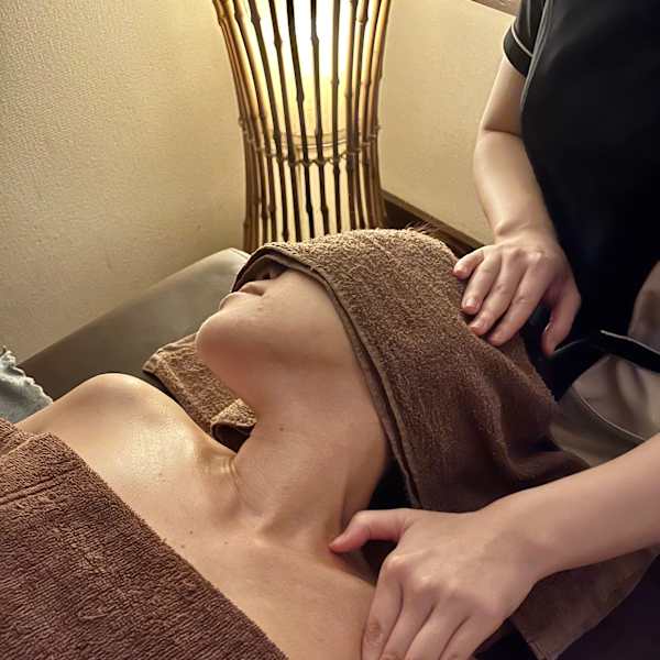 頭スッキリ、首肩のこりは流してさよなら！|【アロマリンパマッサージ専門店】ヘッドミントアロマ栄東新町店