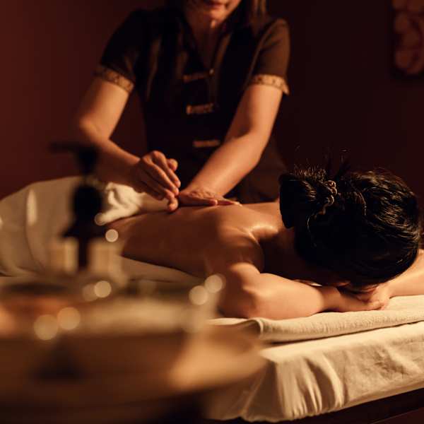 ◆タイ古式×アロマの“いいとこ取り” タイ伝統の技にアロマを融合した癒しの施術|タイ古式マッサージ・アロマ Tesrora