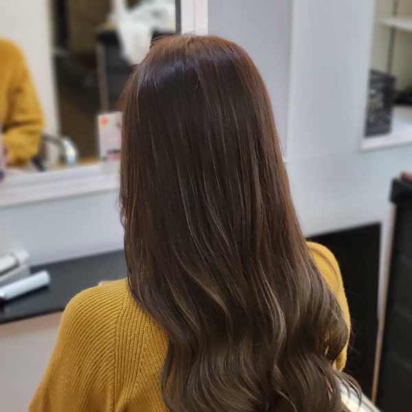 ムードを纏うデザイン・多様なニーズをダメージレスで実現するカラー技術|odd-jobs MANA