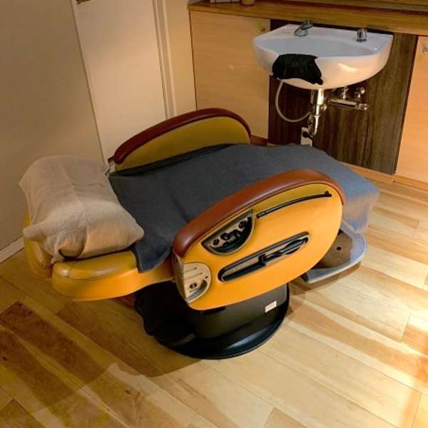 ゆったりとリラックスした時間を過ごしてほしいのでシャンプー台にもこだわっています|TOMOYUKI WORKS