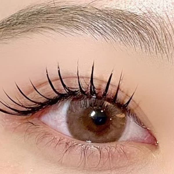 パッチリ目元が叶う♪【premiumフラットラッシュ】華やかさUPでフサフサのまつげに☆|olue eyelash&nail 【オルエ】