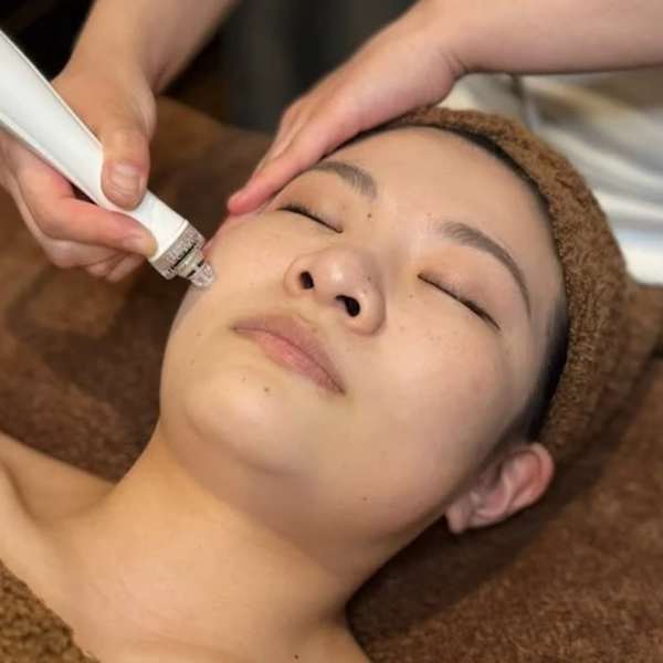 オススメ☆【ハイドロフェイシャル】美肌をキープ♪ツヤ・潤いたっぷりのツルンとしたモチ肌が実現☆|AYAエステティックサロン 横浜綱島店