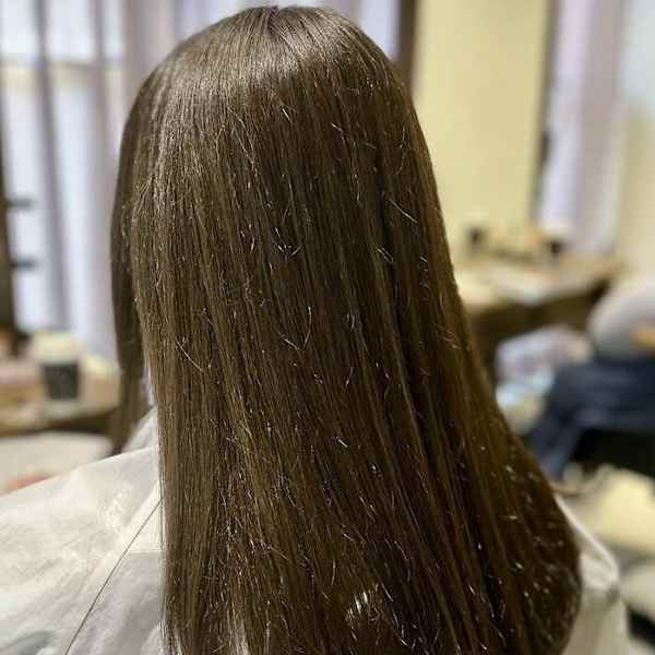 【佐川友里(YURI)】ダメージレスで透明感のあるカラーとケアが得意☆大人女性の支持率UP中|ibrel 自由が丘 by rcid