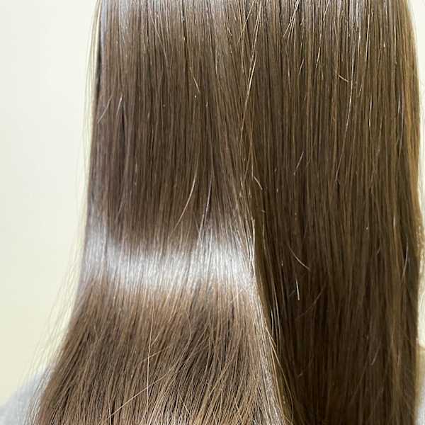 【ダメージ毛でも大丈夫!ふんわり柔らかく、上品な艶髪へ】|3uniQ hair