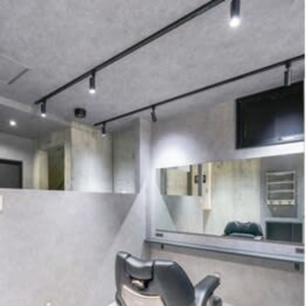 半個室なので、周りの目をきにせずリラックスできます。|men's barber B.ond