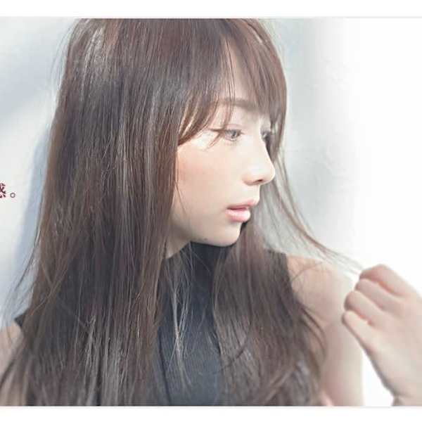 【BIKAKUストレート】手ぐしを通した時に感じるナチュラルな毛流れと質感。|HAIR MAKE ROSY 八軒店